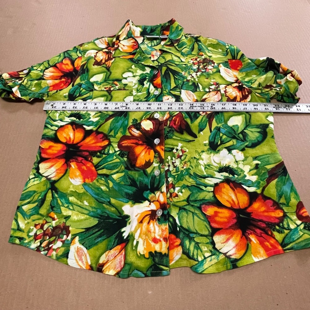 Vintage Chico's Women's Size 1 (M) Tropical Print 100%‎ Rayon Roll-Tab Shirt - Picture 7 of 11
